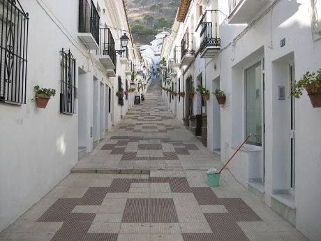 Hình bài viết Đến "thị trấn trắng" ở Tây Ban Nha