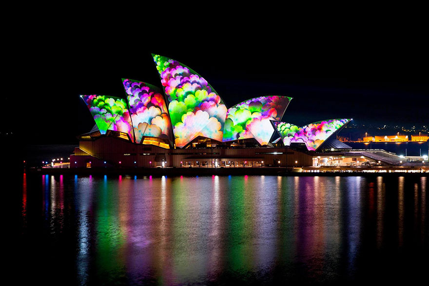 Hình bài viết Rực rỡ sắc màu trong đêm lễ hội ánh sáng nghệ thuật Vivid Sydney.