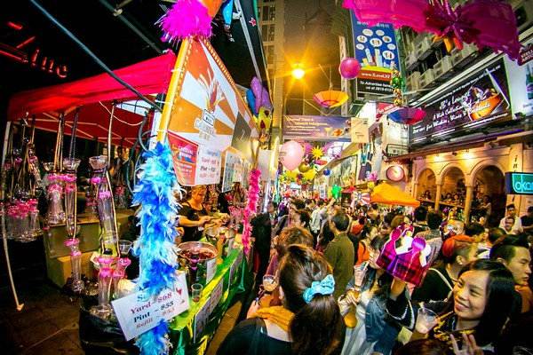Hình bài viết Ghé thăm những con phố buôn bán sầm uất của HongKong
