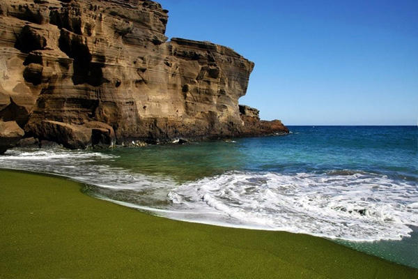 Hình bài viết Khám phá bãi biển màu xanh Ôliu kỳ lạ ở thiên đường Hawaii