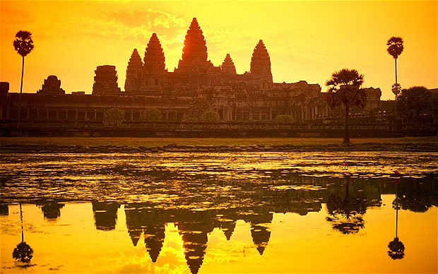 Hình bài viết Angkor Wat hùng vĩ trong ánh bình minh
