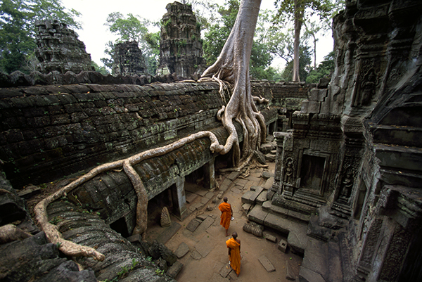 Hình bài viết Du khách hở hang bị cấm cửa ở thánh địa Angkor