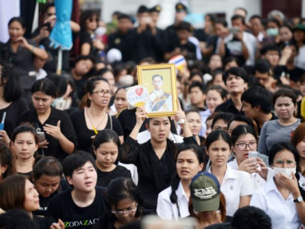 Hình bài viết Bạn nên làm gì khi đến Thái Lan đúng dịp quốc tang