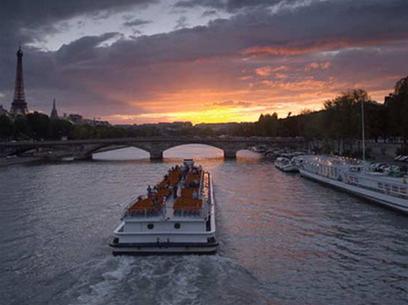 Hình bài viết Du thuyền trên sông Seine