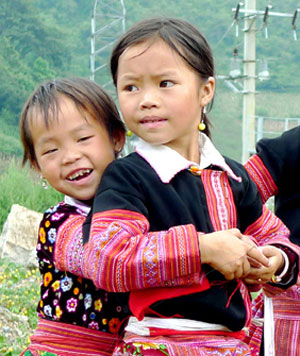 Hình ảnh Em bé trong ngày hội văn hóa daan tộc Mông - Cao nguyên Mộc Châu