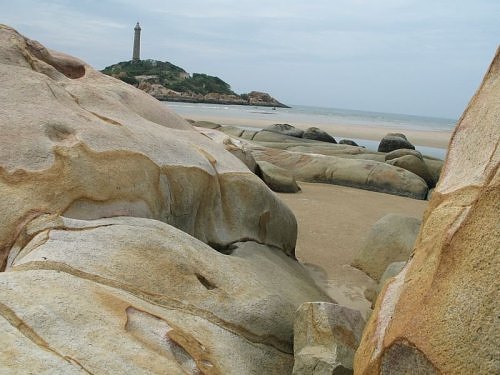 Hình ảnh Từ biển Hàm Thuận Nam nhìn về Hải đăng Kê Gà - Bãi biển Hàm Thuận Nam