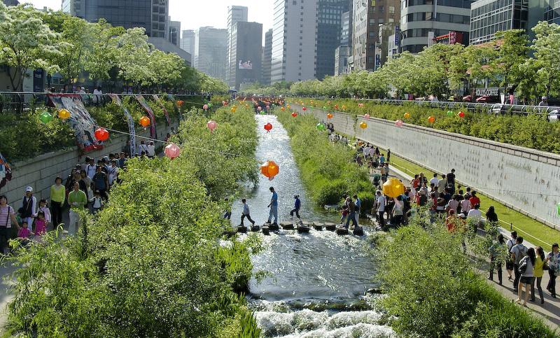 Hình ảnh Dòng suối chảy qua thành phố Seoul - Seoul