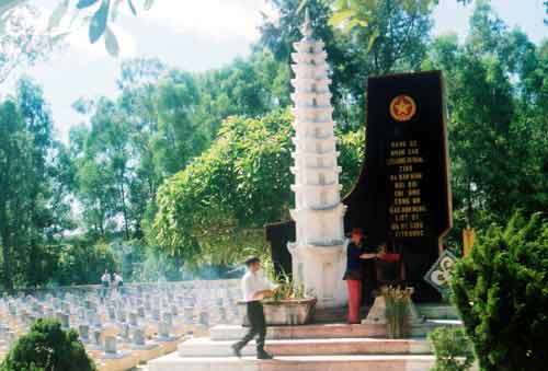Hình ảnh TruongSon6.jpg - Nghĩa trang liệt sĩ Trường Sơn