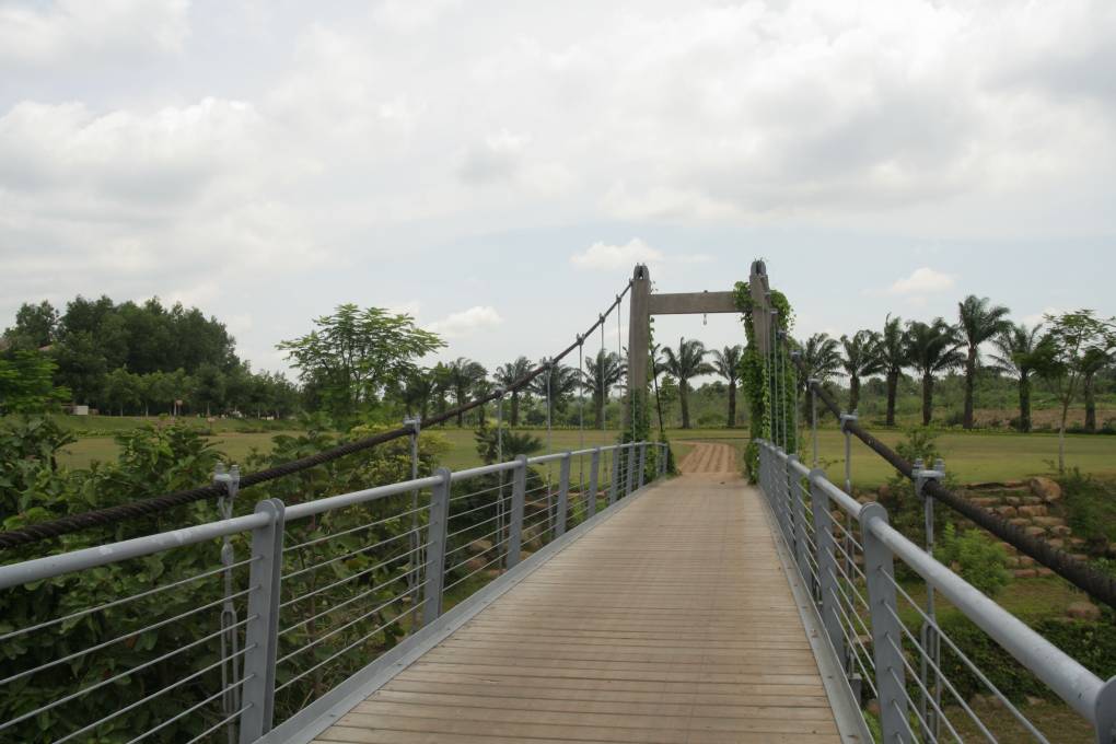Hình ảnh Cầu treo vào thác Giang Điền - Khu du lịch thác Giang Điền