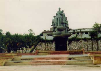 Hình ảnh Tượng đài Nguyễn Thái Học - Mộ Nguyễn Thái Học