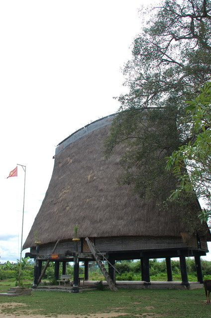 Hình ảnh Nhà rông KonKlor - Cầu treo Konklor - làng du lịch văn hóa Konkotu