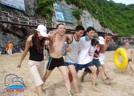 Hình ảnh Vietsea Teambuilding - Deu 3 chan.jpg - Đảo Cát Bà