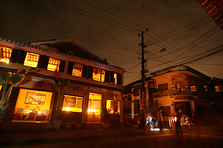 Hình ảnh hoian-lunhlinh-trongnen-hoian.vn - Hội An