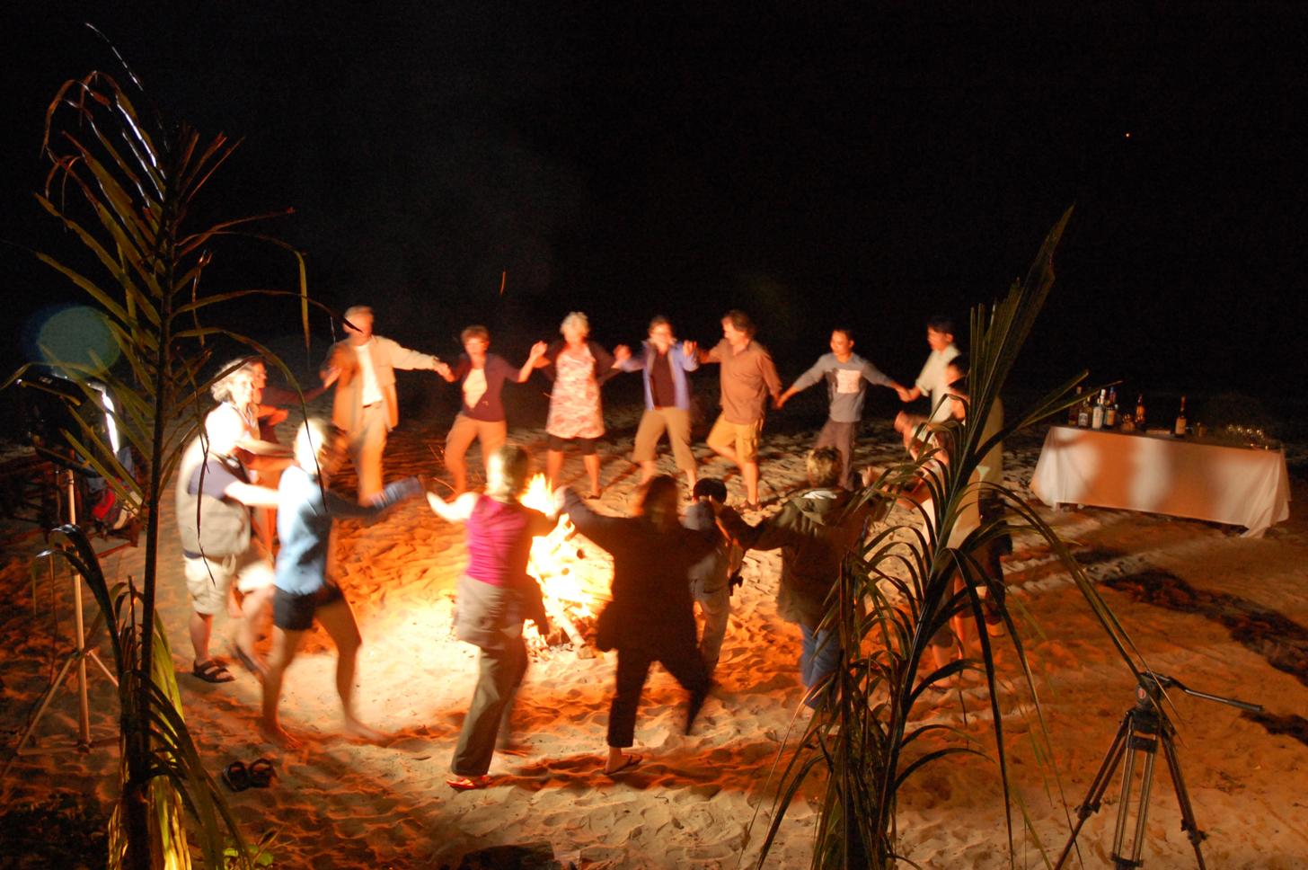 Hình ảnh 21.Campfire at Monkey Island beach - Đảo Cát Bà