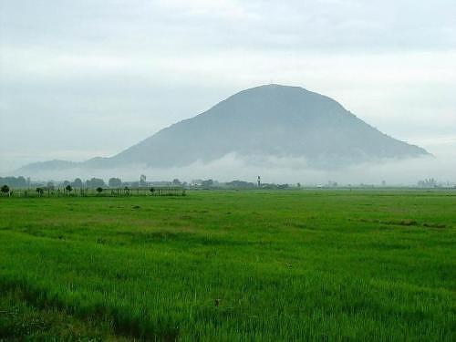Hình ảnh Núi Bà Đen buổi sáng - Núi Bà Đen