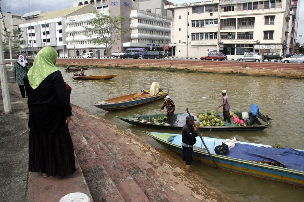Hình ảnh Bru-waitingfor water taxi.JPG - Brunei