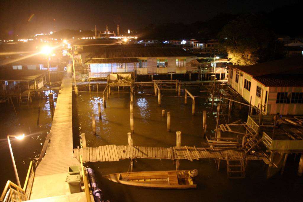 Hình ảnh Kampung Ayer by night.JPG - Brunei