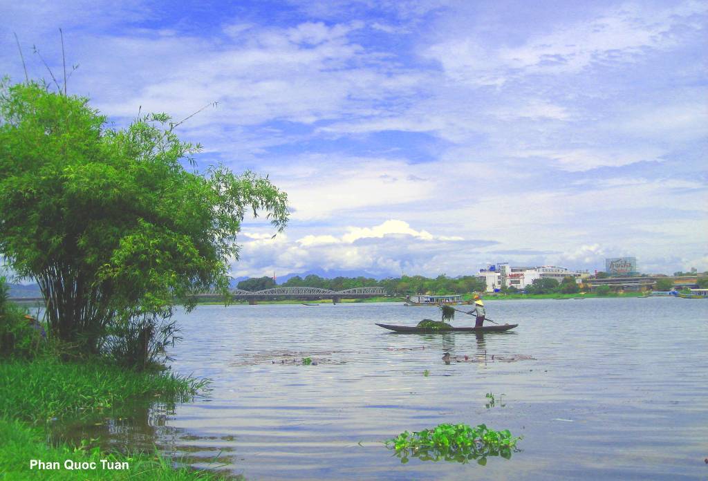 Hình ảnh TREN DONG HUONG GIANG - Huế